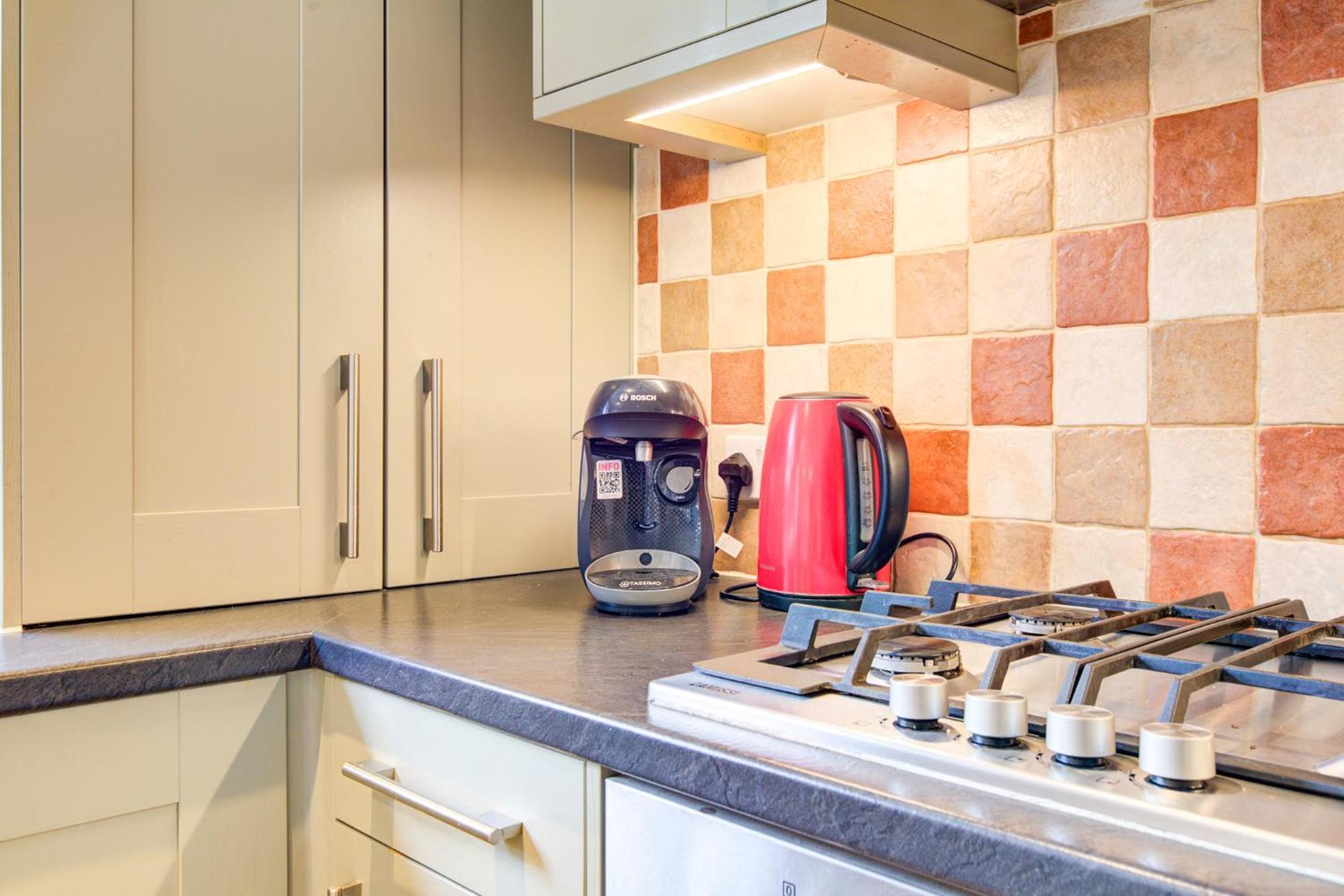 Spacious & Modern 2 Bed Sleeps 5 In Walthamstow Лондон
