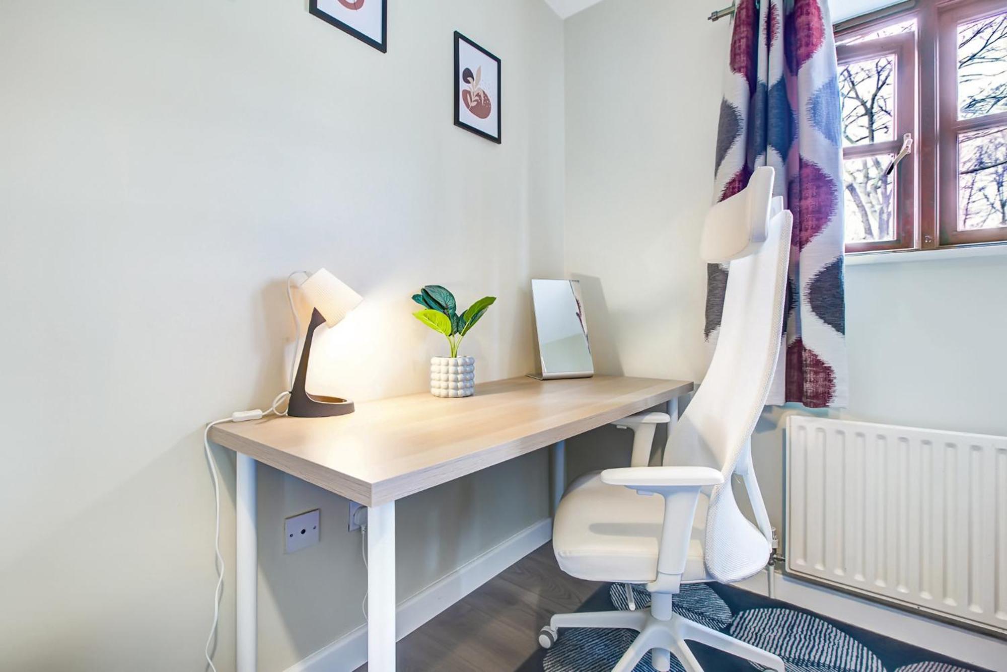 Spacious & Modern 2 Bed Sleeps 5 In Walthamstow Апартаменты