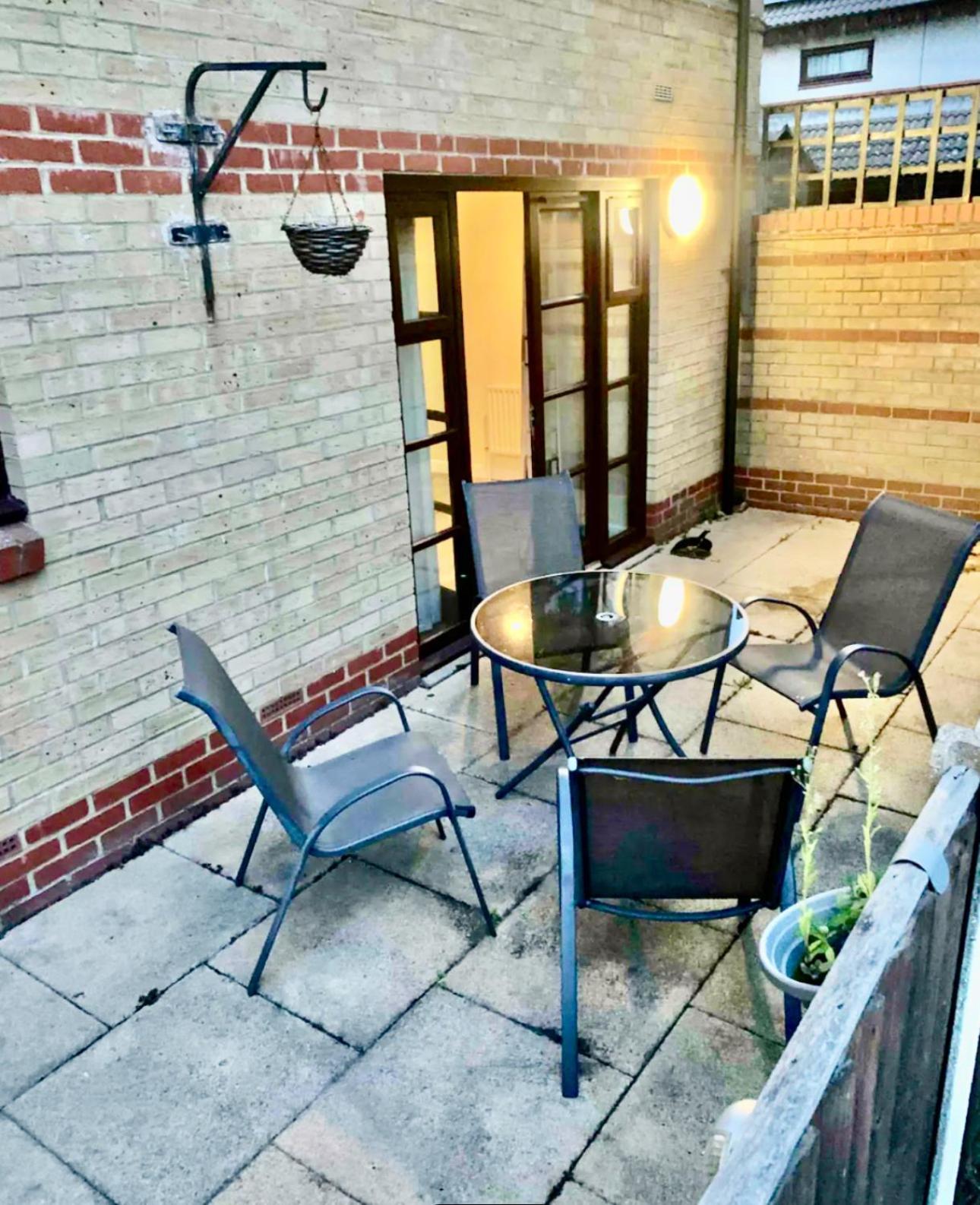 Spacious & Modern 2 Bed Sleeps 5 In Walthamstow Апартаменты Лондон